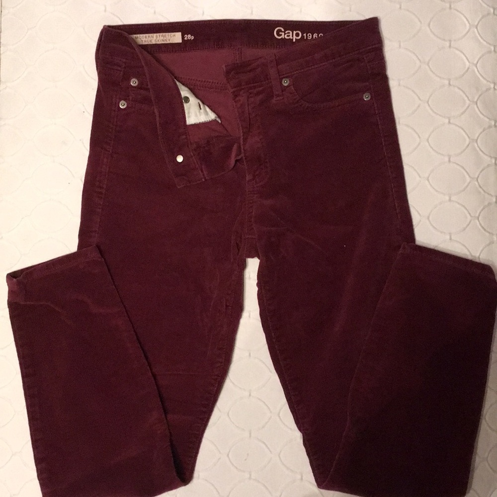 Gap women’s skinny corduroy pants. 28Petite